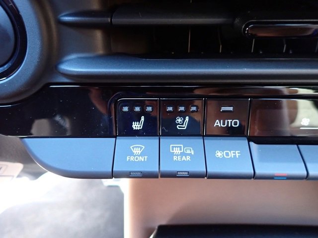 New 2025 Toyota Crown Signia image 18