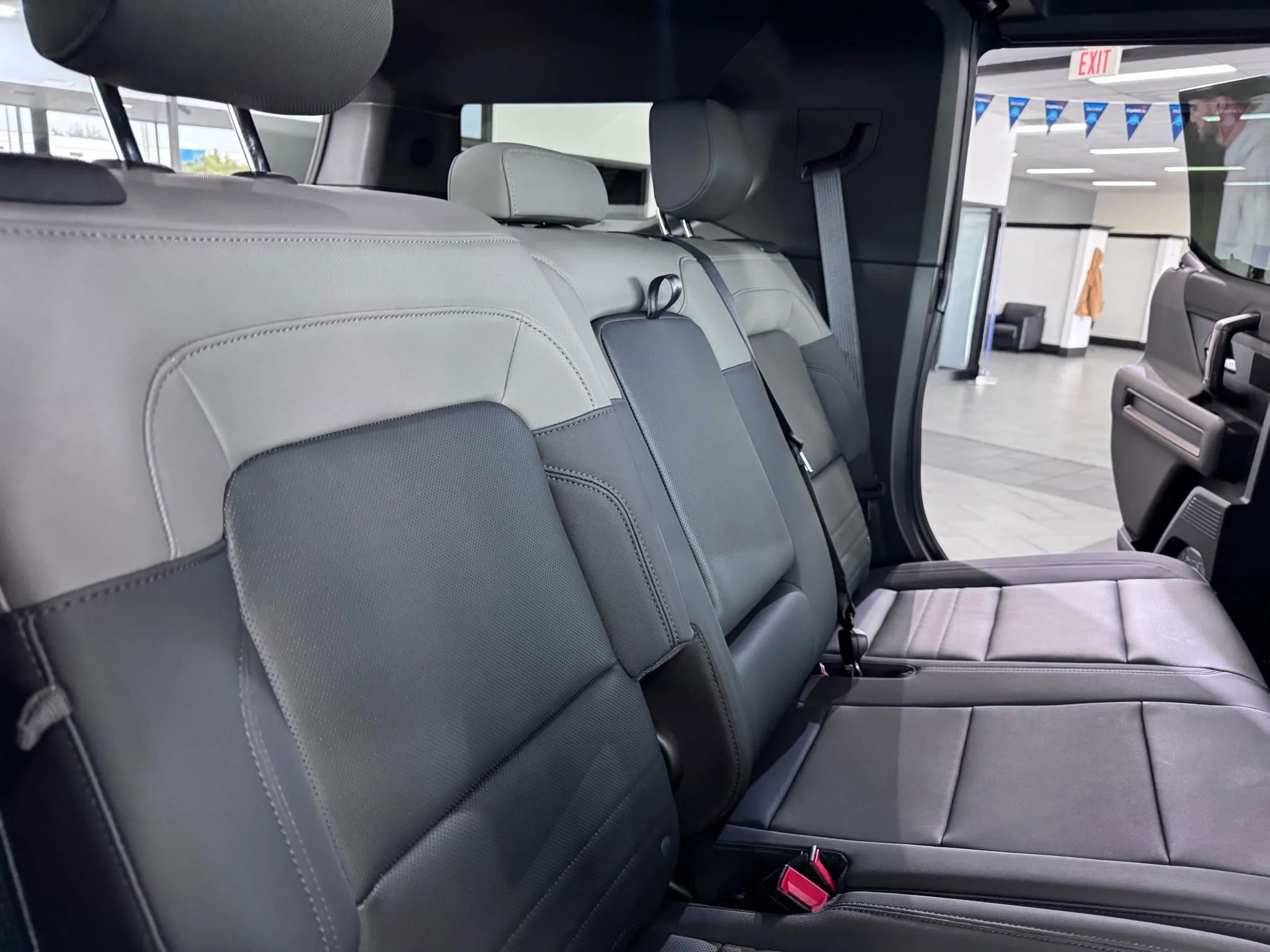 Used 2024 GMC Hummer EV 2X w/ LPO, Illumination Package image 16