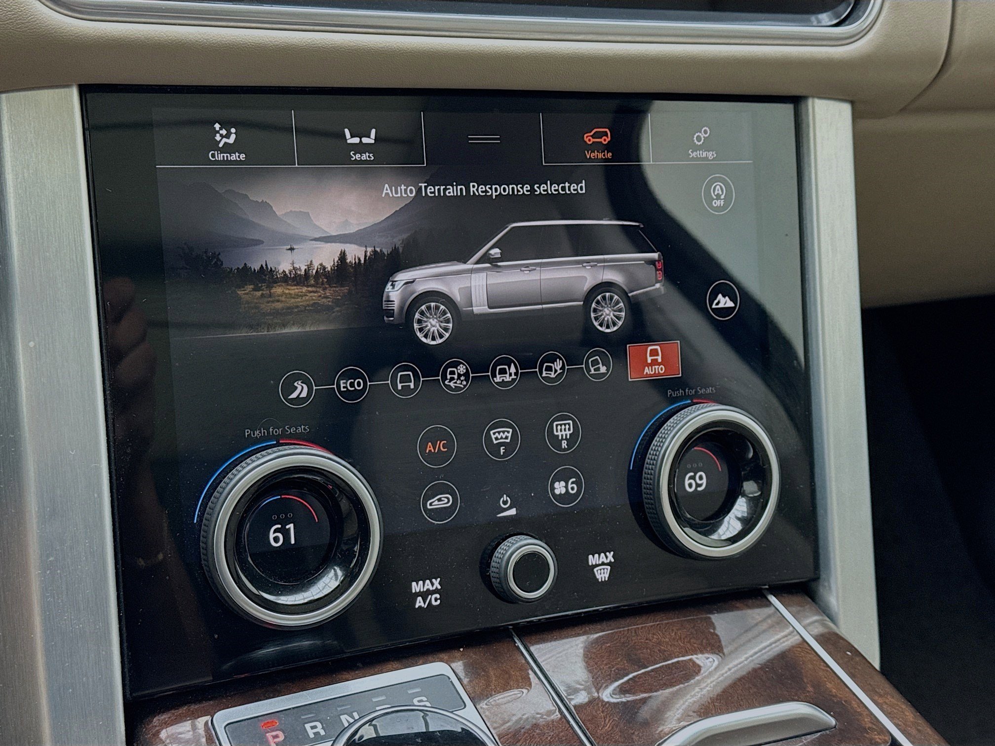 Used 2020 Land Rover Range Rover HSE image 12