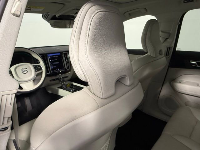 Used 2021 Volvo XC60 T5 Momentum w/ Climate Package image 28