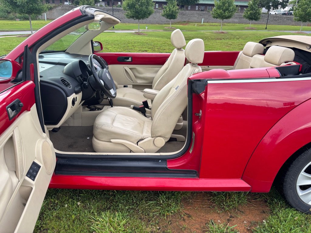 Used 2009 Volkswagen Beetle S image 9