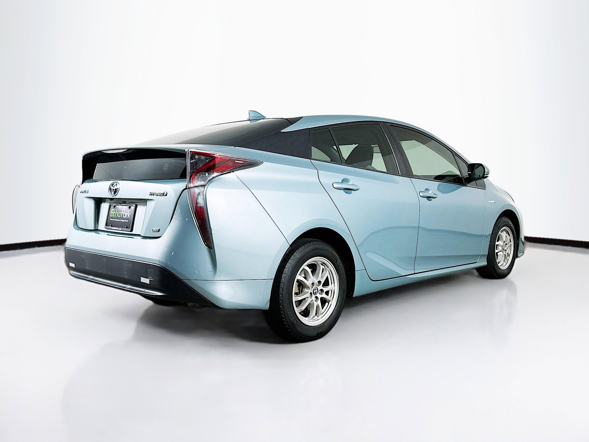 Used 2016 Toyota Prius Two image 9