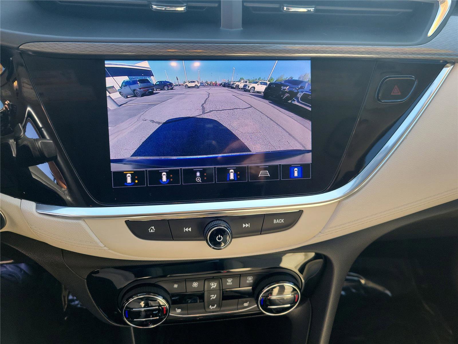 Used 2020 Buick Encore GX Essence w/ Experience Buick Package image 30