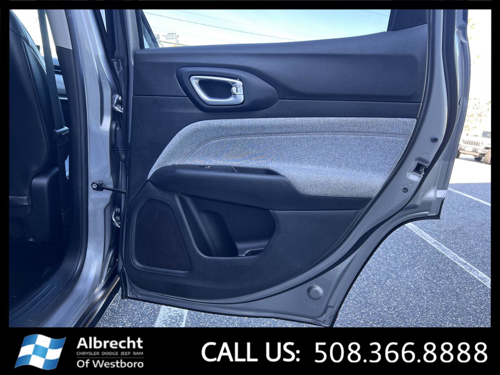 Used 2022 Jeep Compass Latitude AWD/4WD image 17