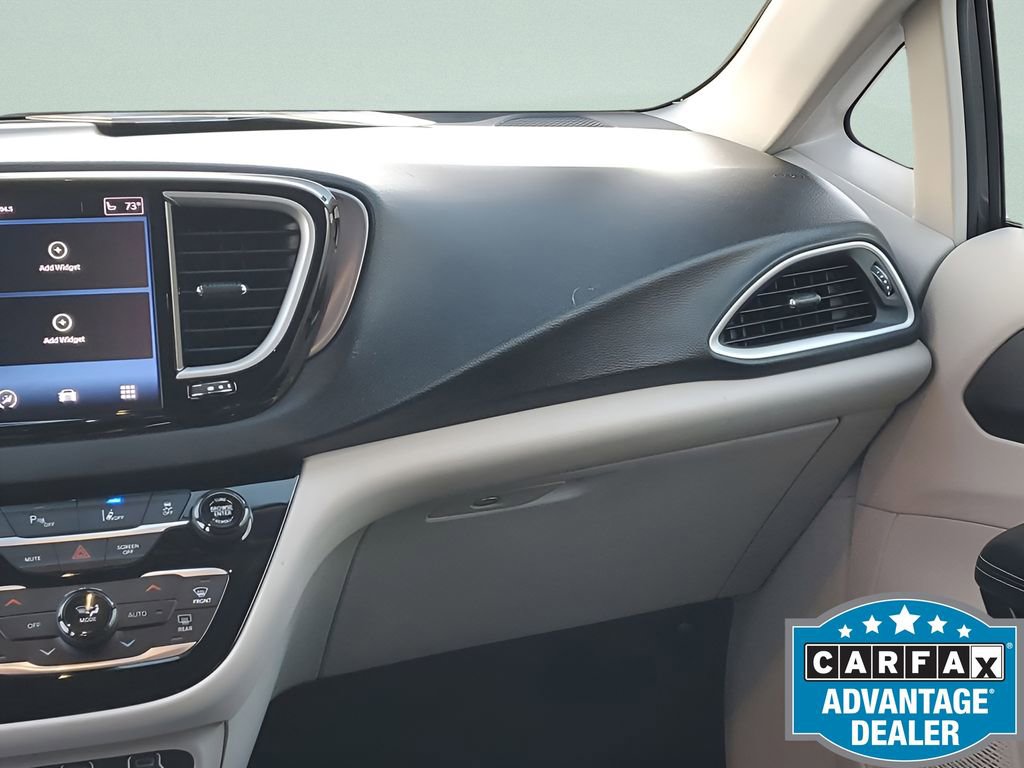 Used 2023 Chrysler Pacifica Touring-L image 29