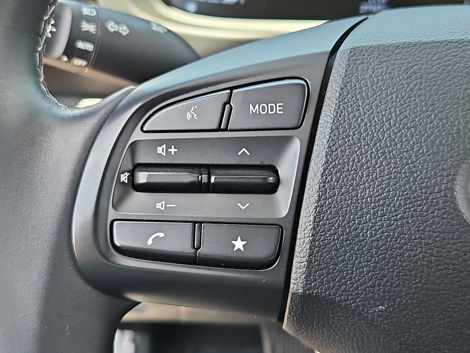 Certified 2024 Hyundai Venue SEL FWD image 23