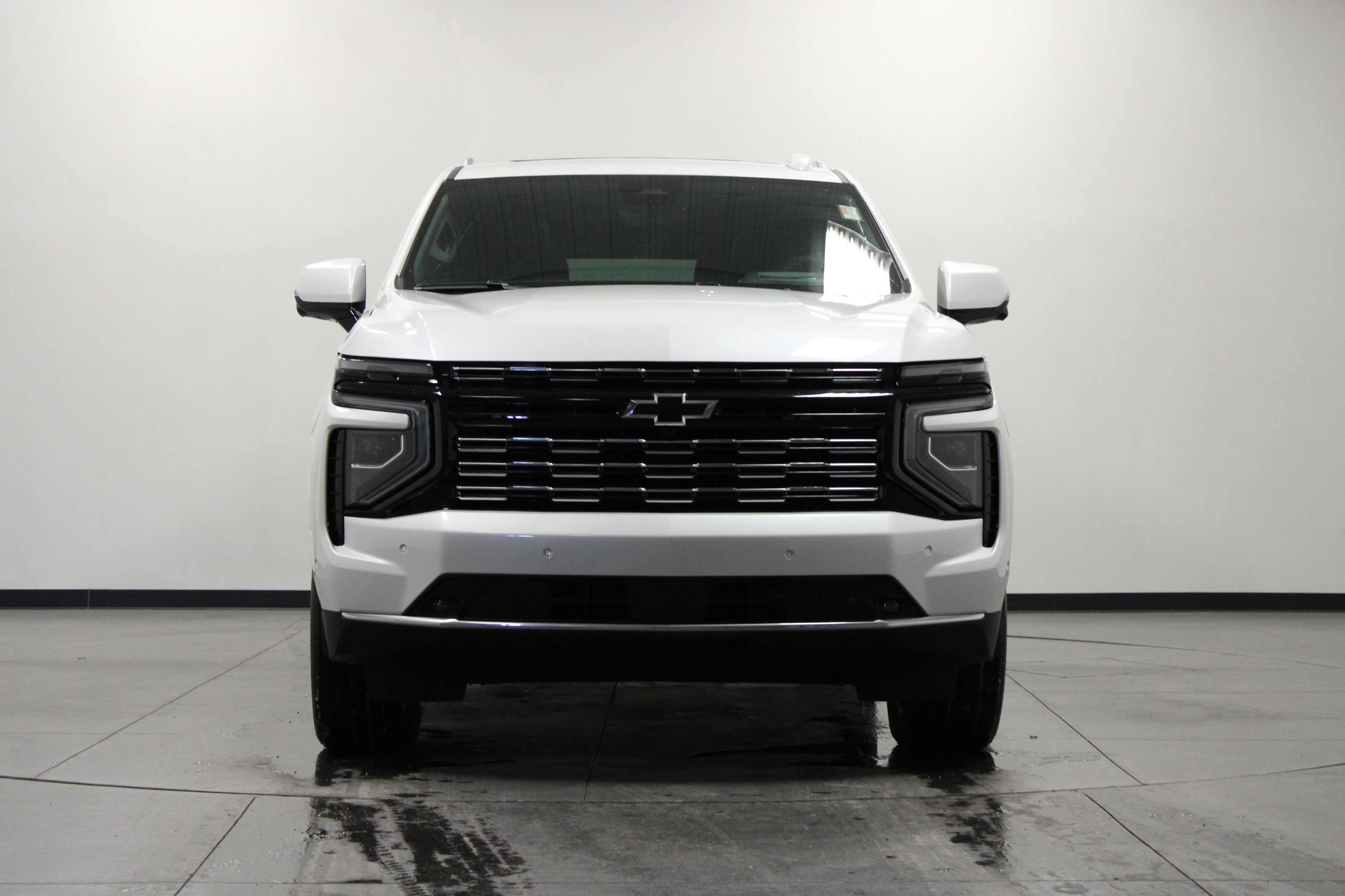 Used 2025 Chevrolet Suburban High Country image 9