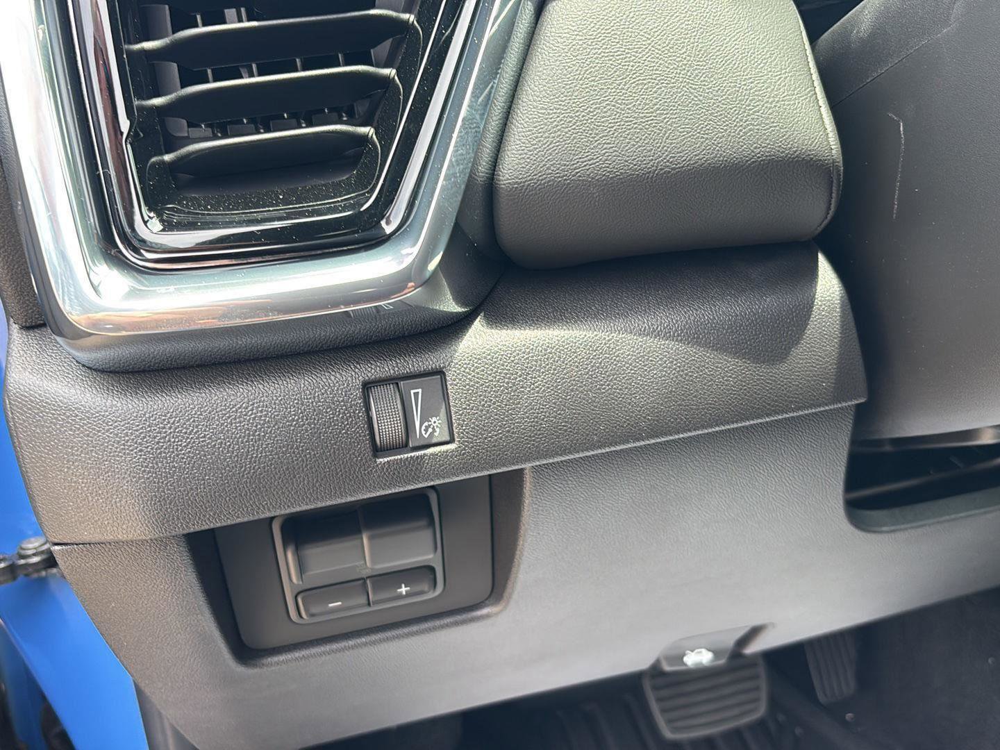 New 2025 GMC Canyon Elevation w/ Convenience Package image 26