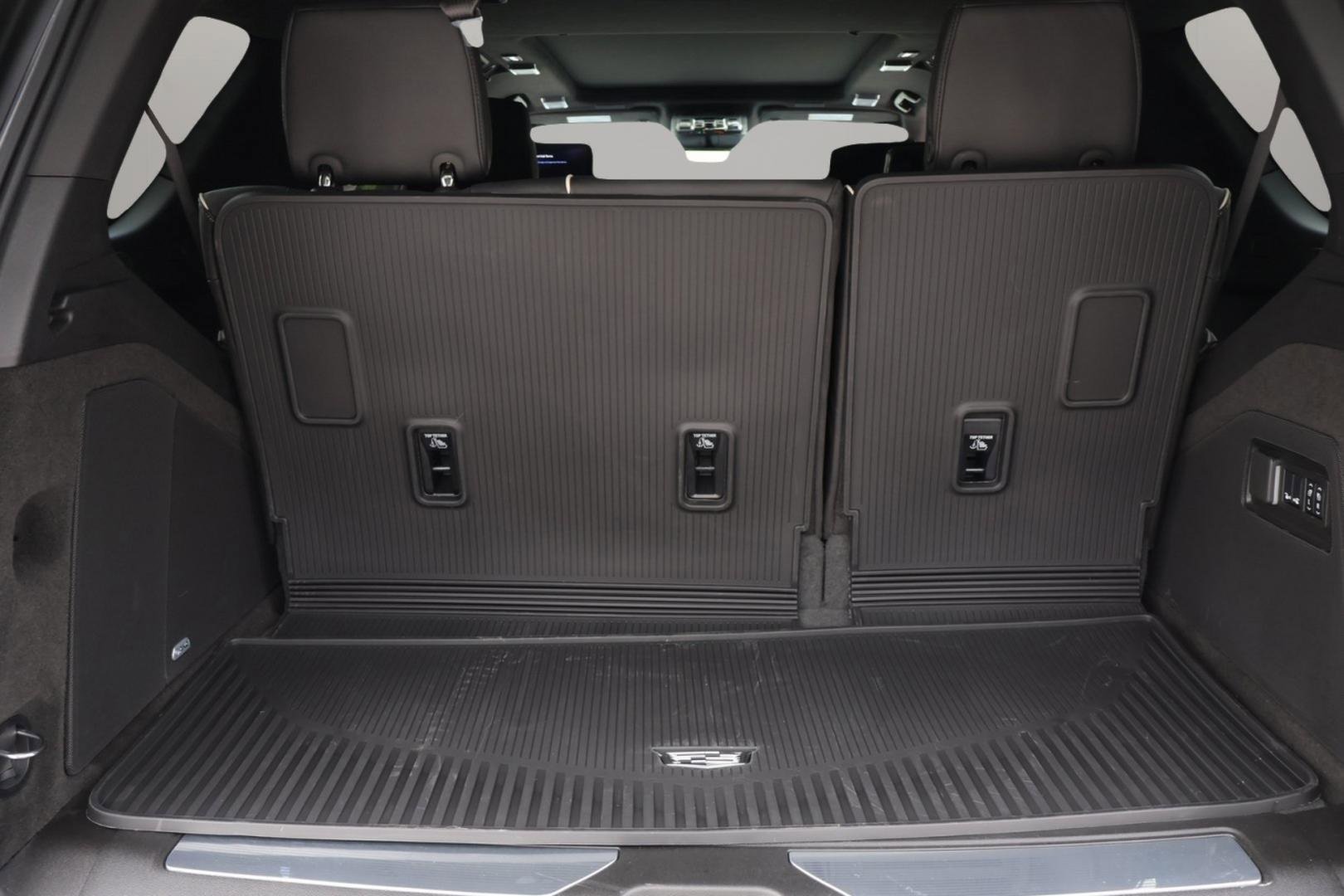 Used 2025 Cadillac Escalade V w/ LPO, ONYX Package image 27