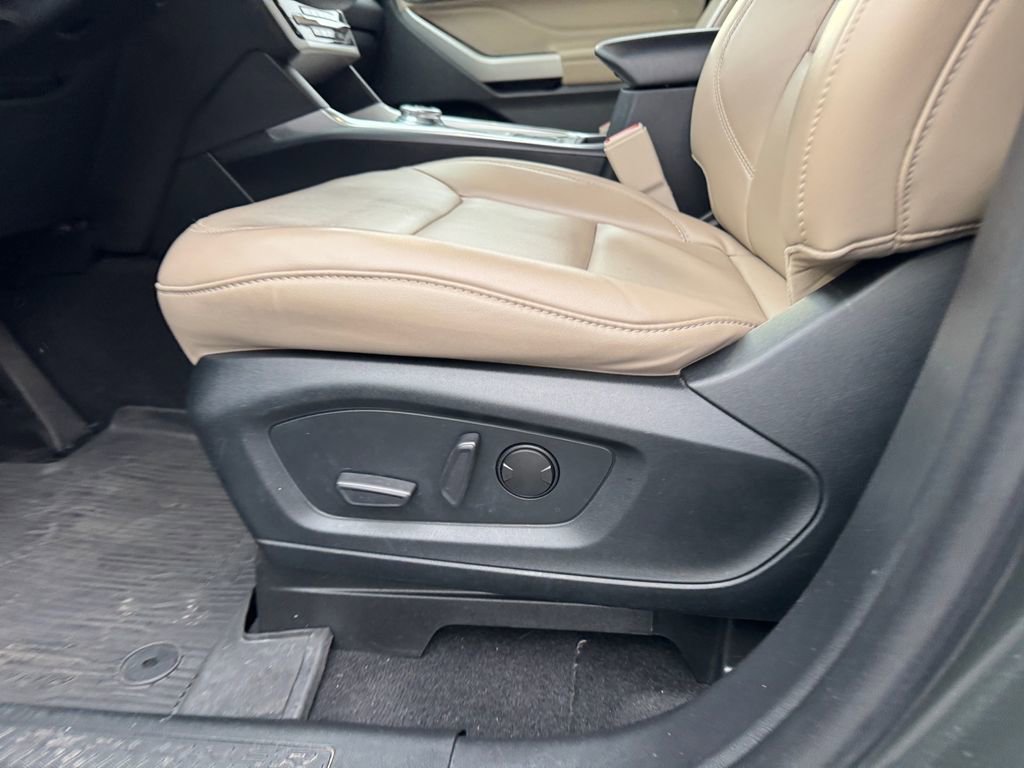 Used 2022 Ford Explorer XLT w/ Equipment Group 202A image 15