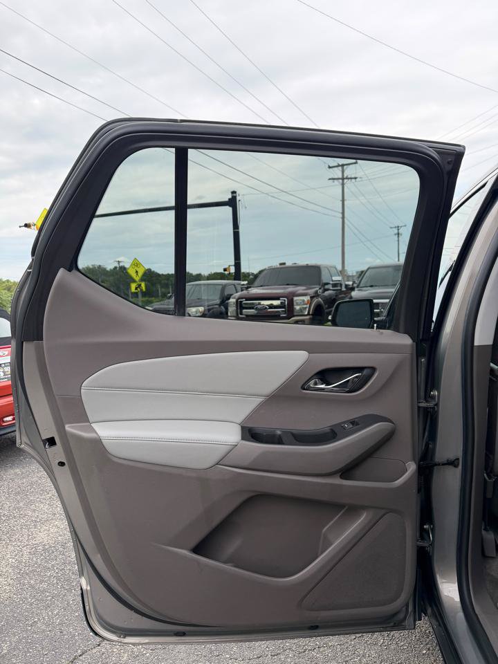 Used 2018 Chevrolet Traverse LT FWD image 22