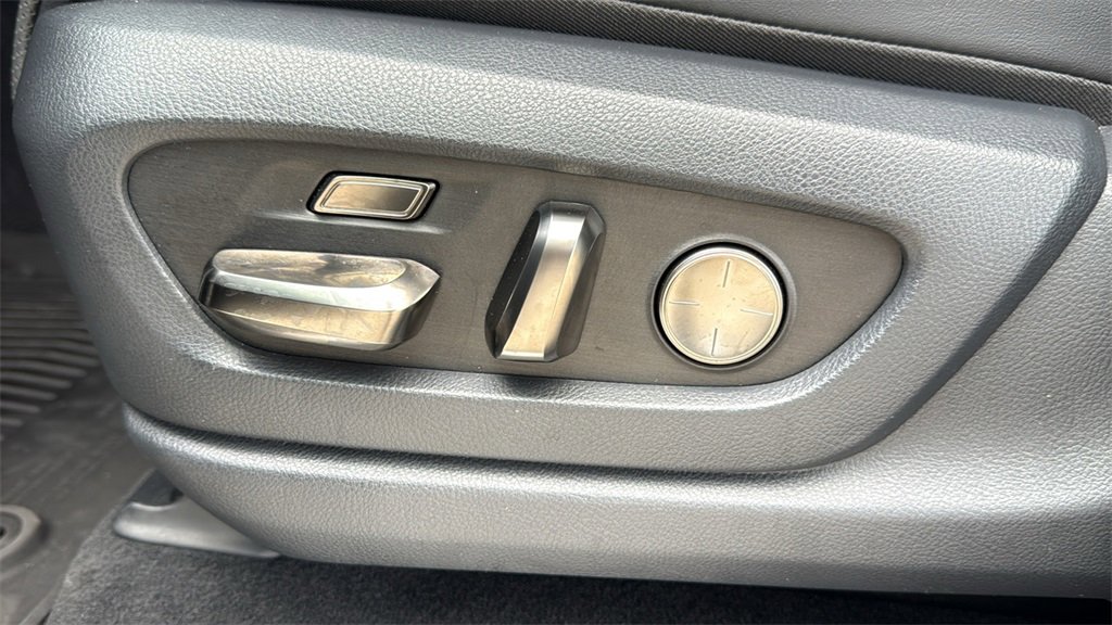 Used 2024 Lexus LX 600 4WD w/ Ultra Luxury Package image 11