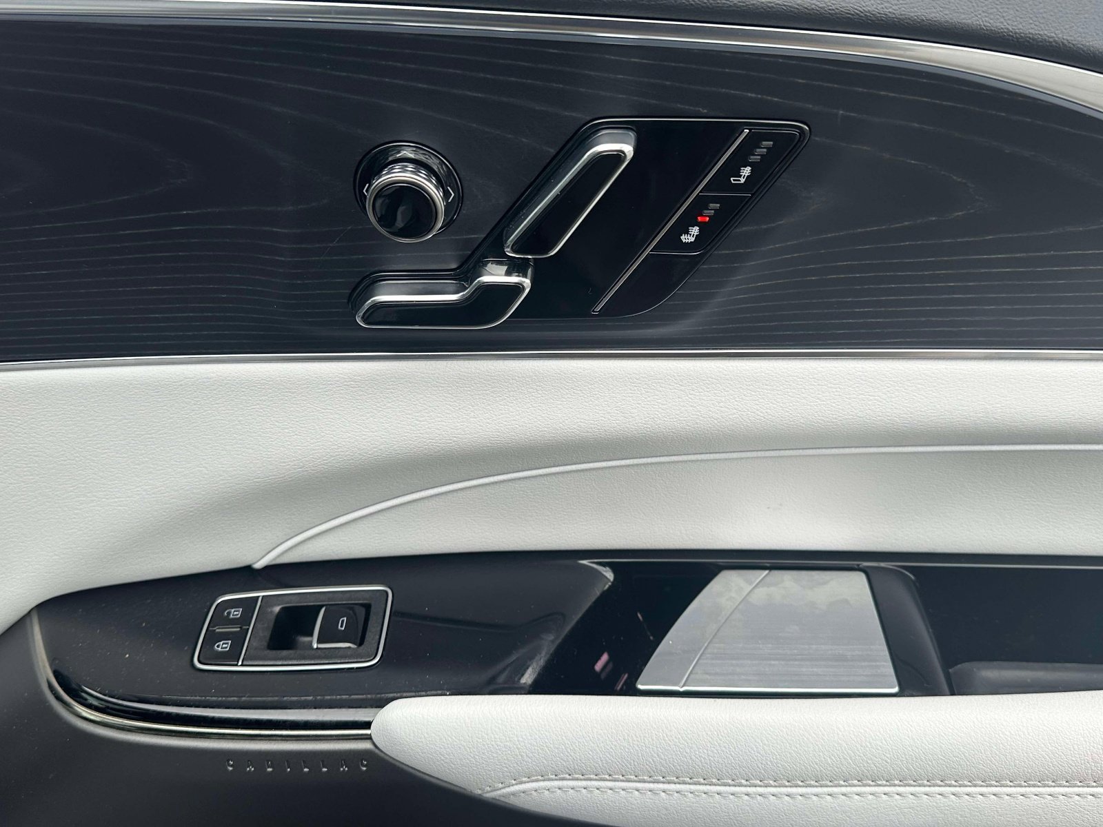 Certified 2024 Cadillac Lyriq Luxury image 27