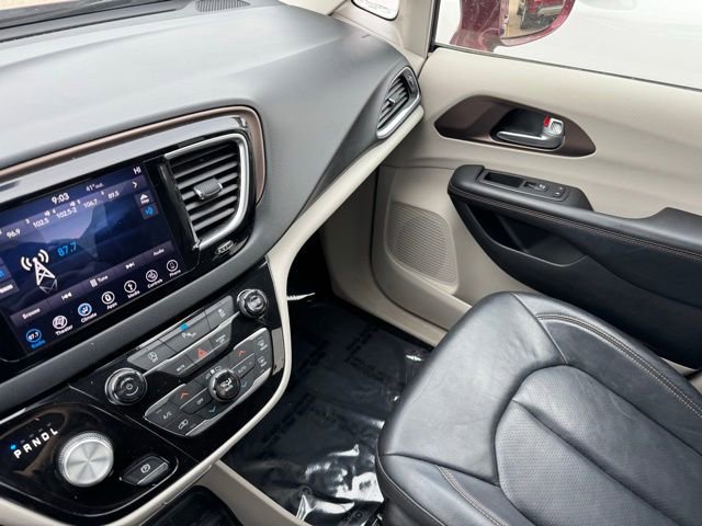 Used 2018 Chrysler Pacifica Touring-L Plus image 23