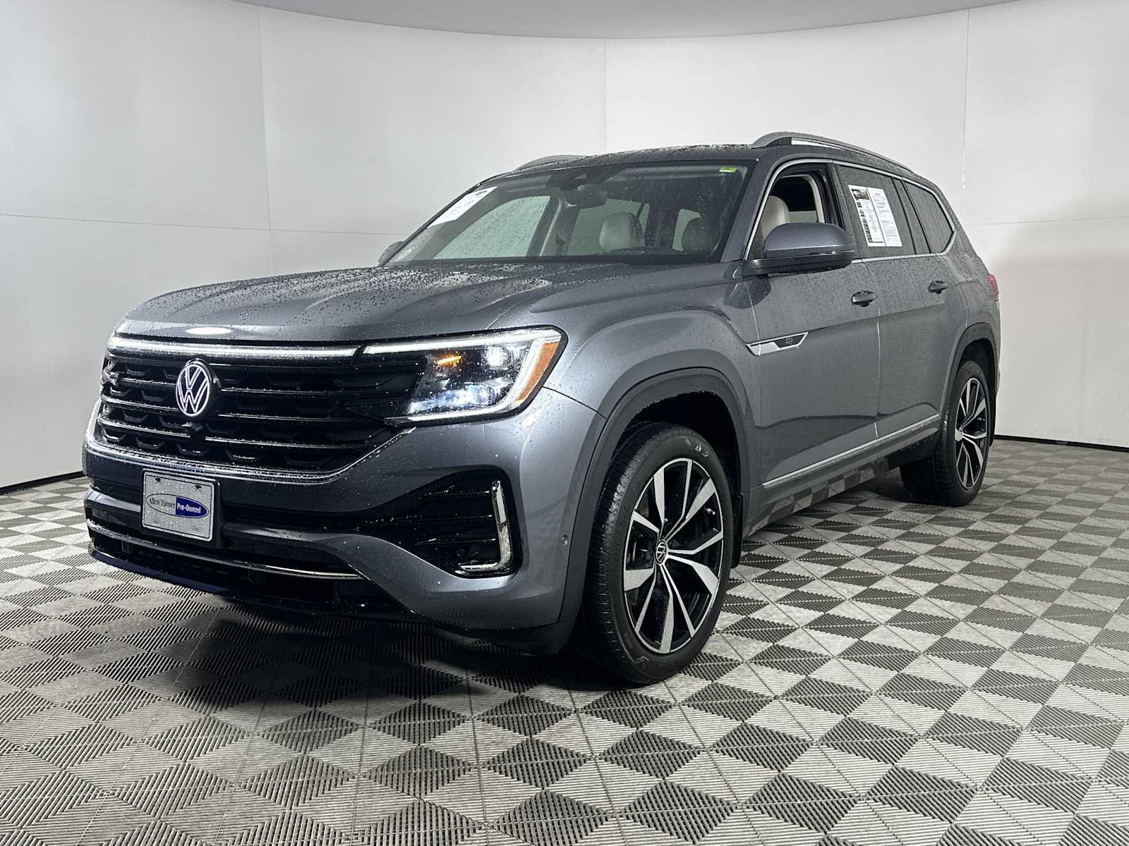 Used 2024 Volkswagen Atlas SEL Premium R-Line image 4