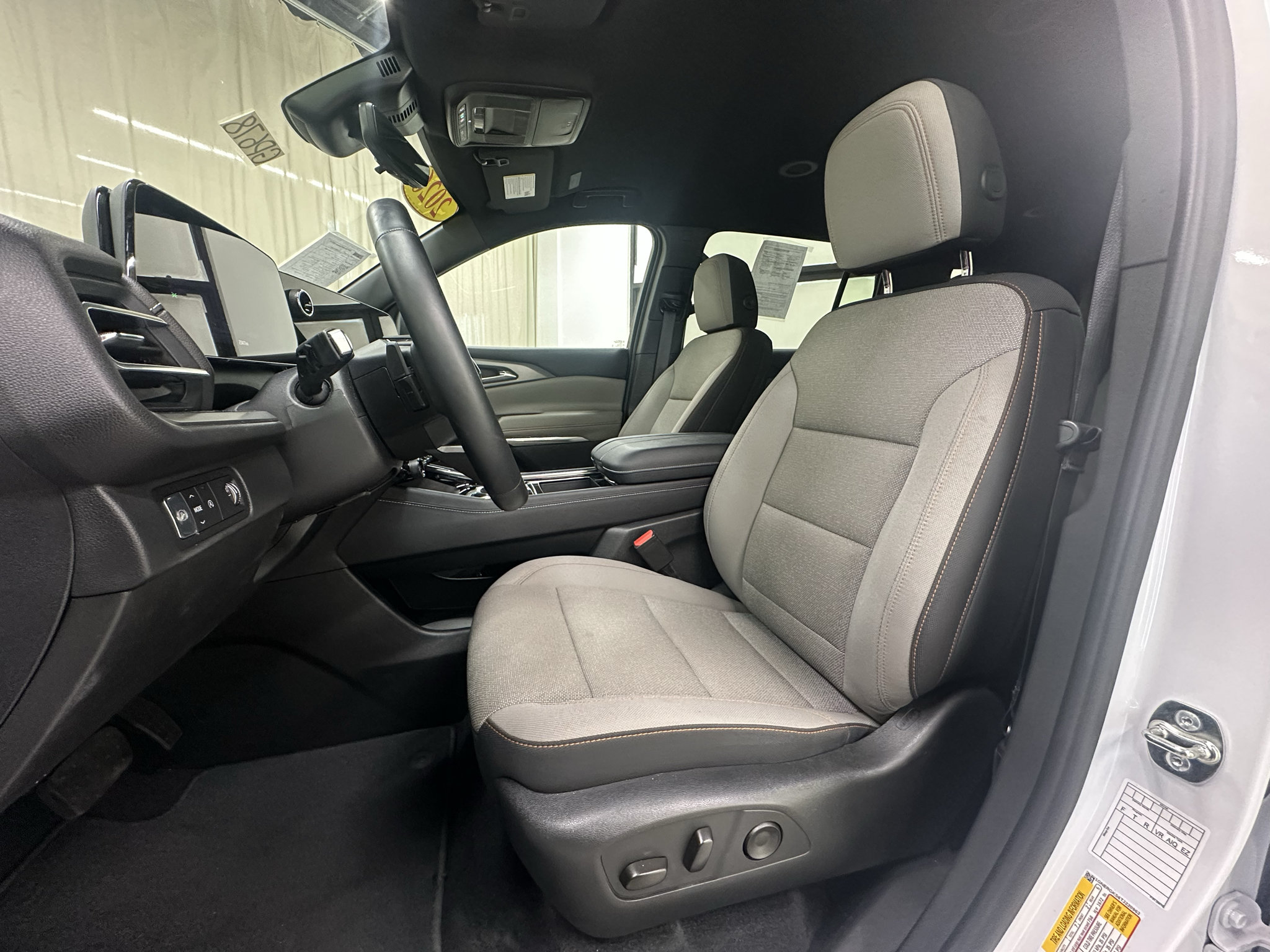 Certified 2026 Chevrolet Traverse LT w/ Driver Confidence Package FWD image 27