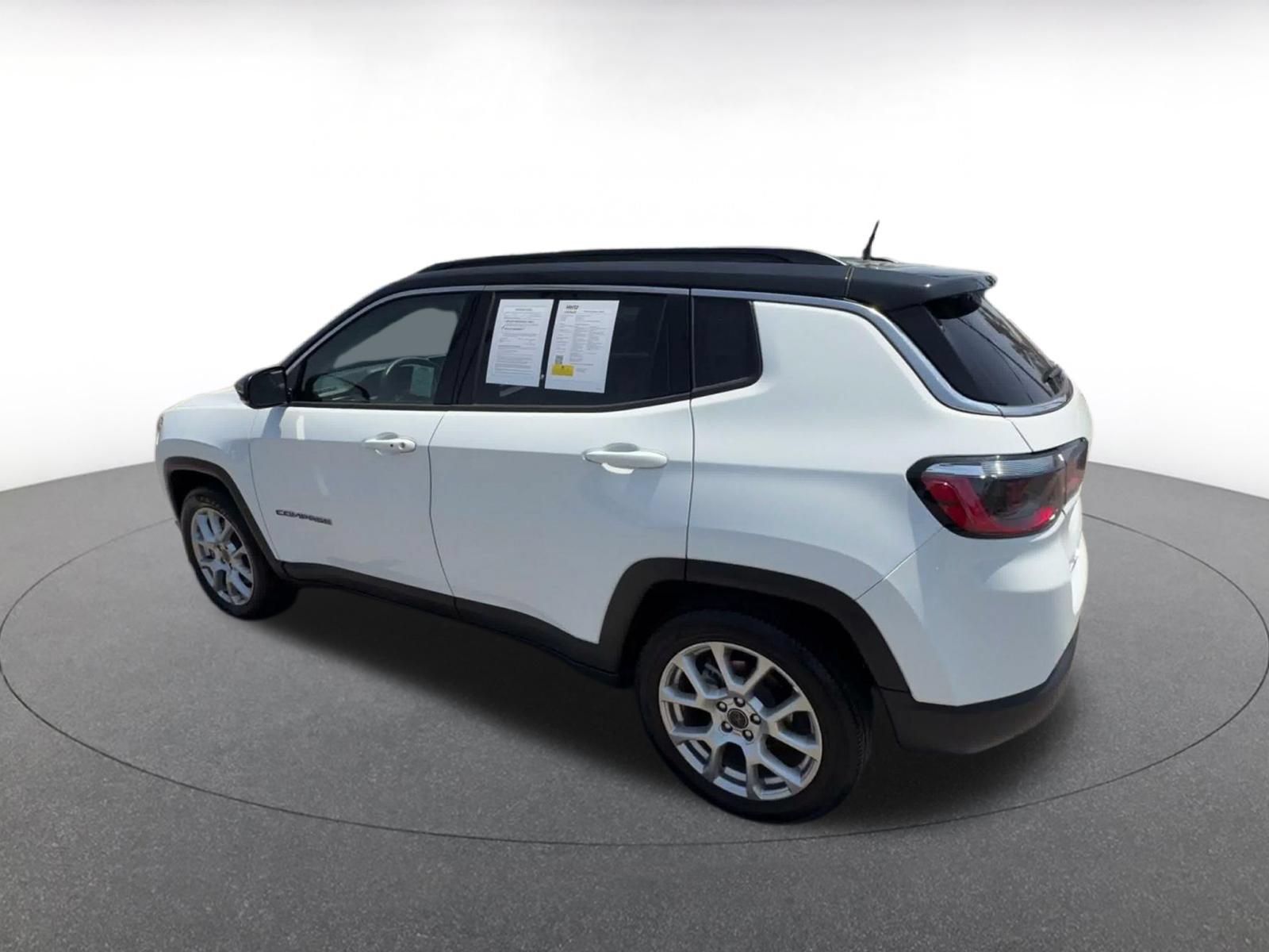 Used 2025 Jeep Compass Limited AWD/4WD image 10