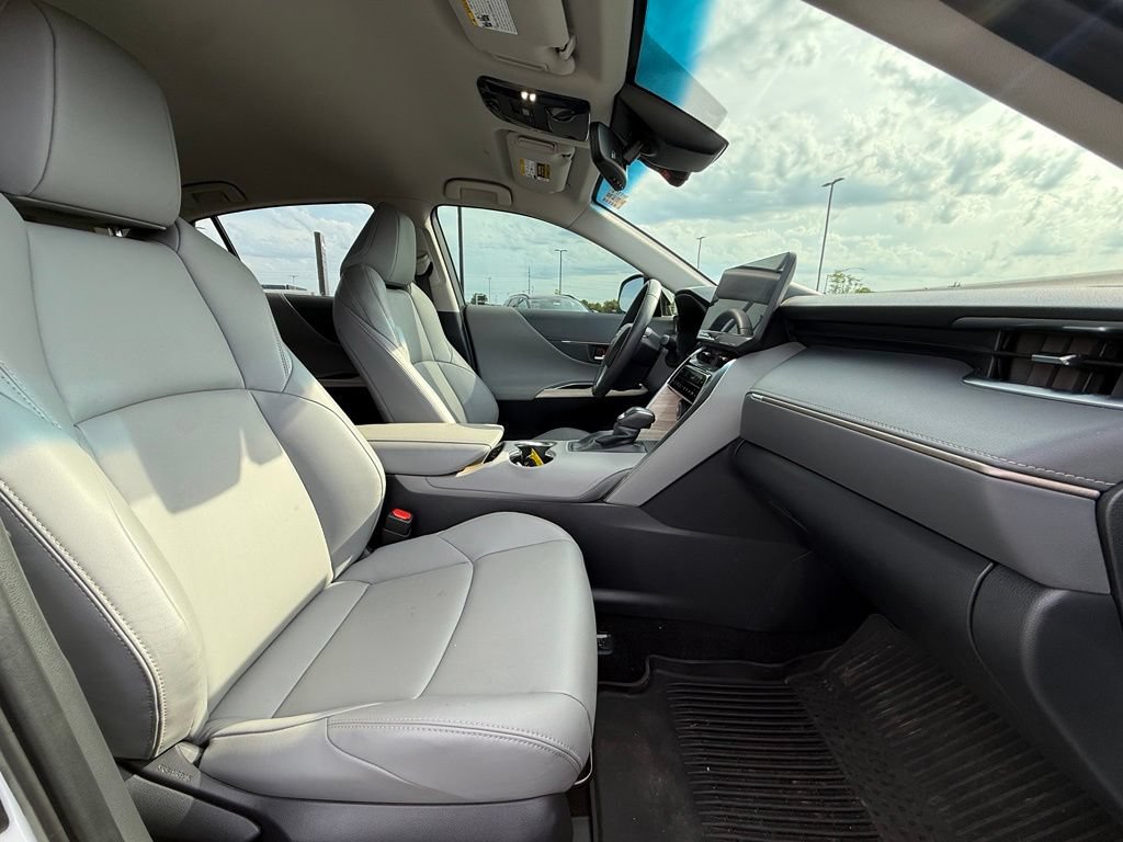Used 2024 Toyota Venza XLE AWD/4WD image 31