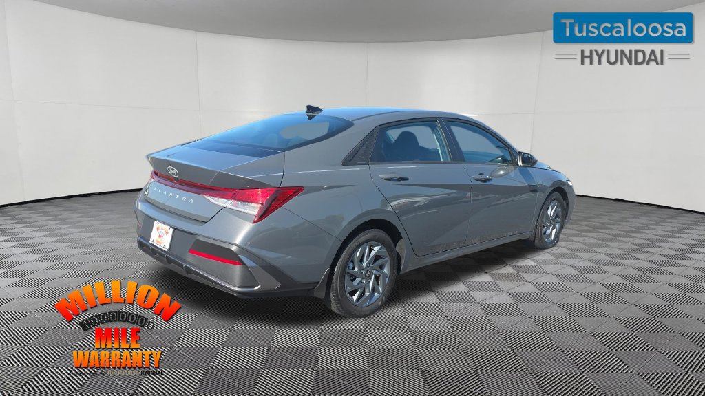 Used 2024 Hyundai Elantra SEL FWD image 8