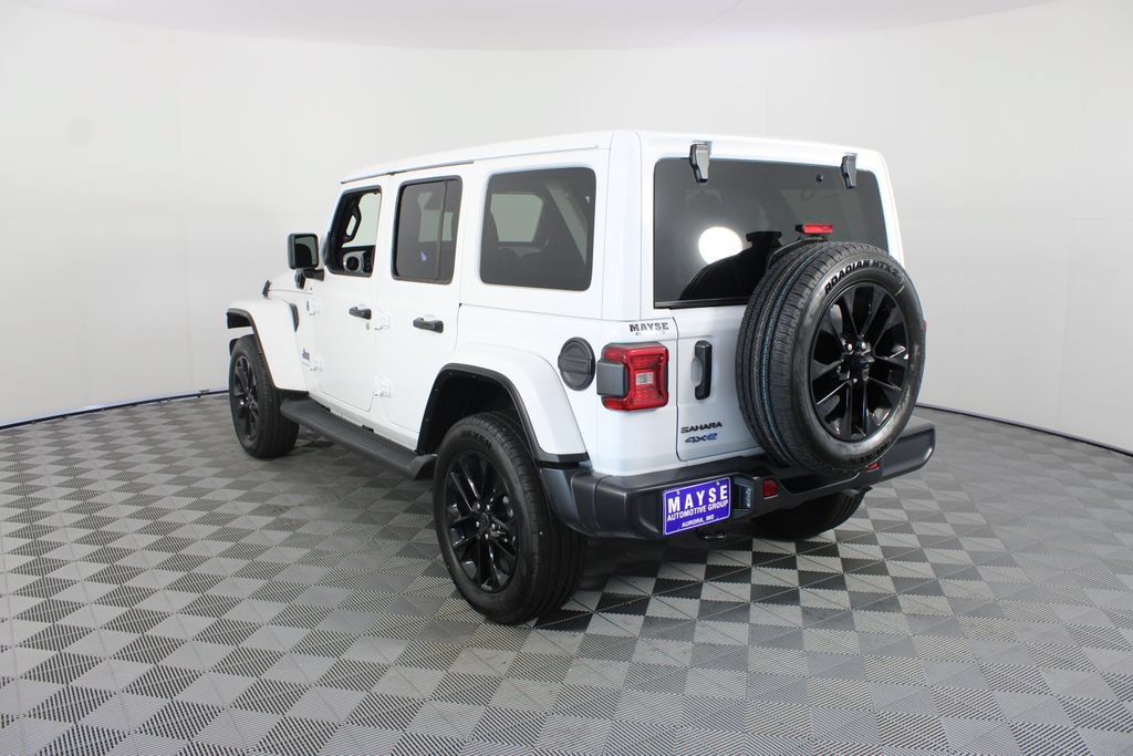 Used 2025 Jeep Wrangler Unlimited Sahara AWD/4WD image 21