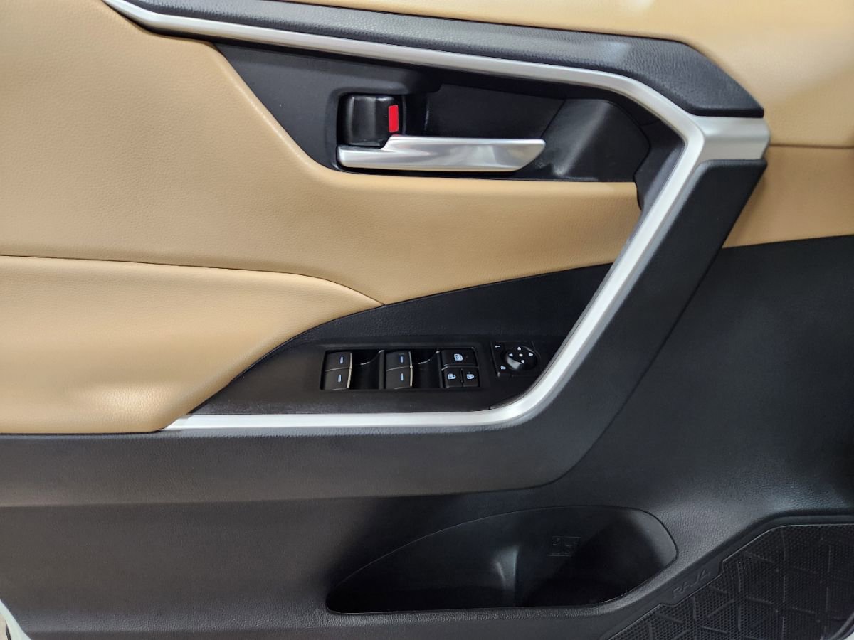 Used 2024 Toyota RAV4 XLE Premium image 40