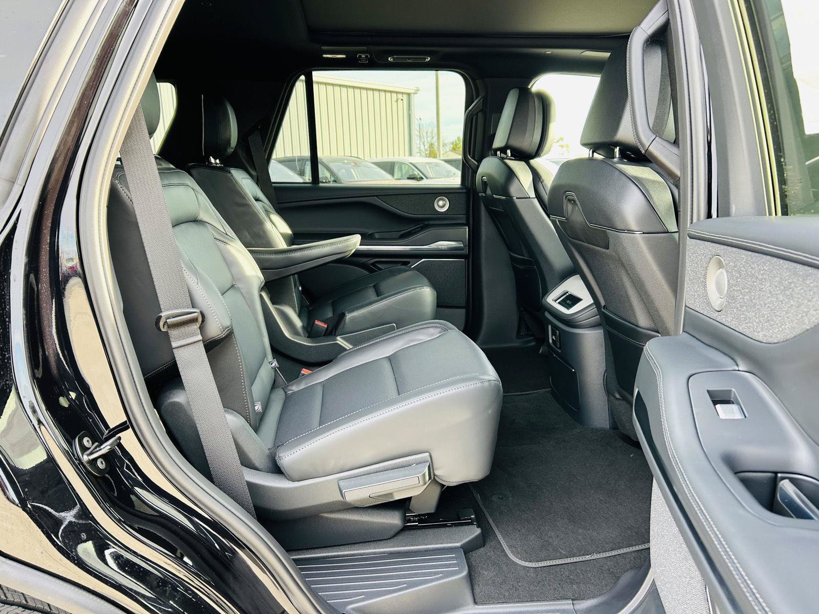 New 2026 Lincoln Navigator Reserve w/ Jet Appearance Package AWD/4WD image 46