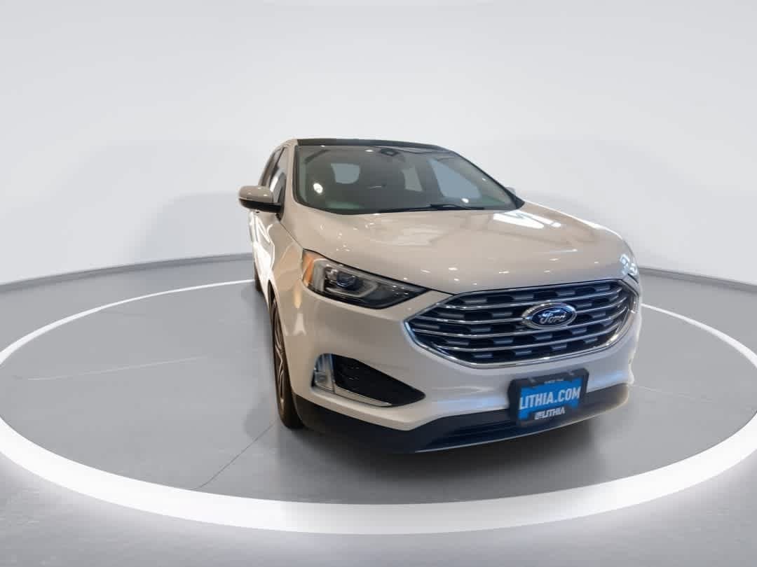 Used 2019 Ford Edge Titanium w/ Class II Trailer Tow Package AWD/4WD image 3