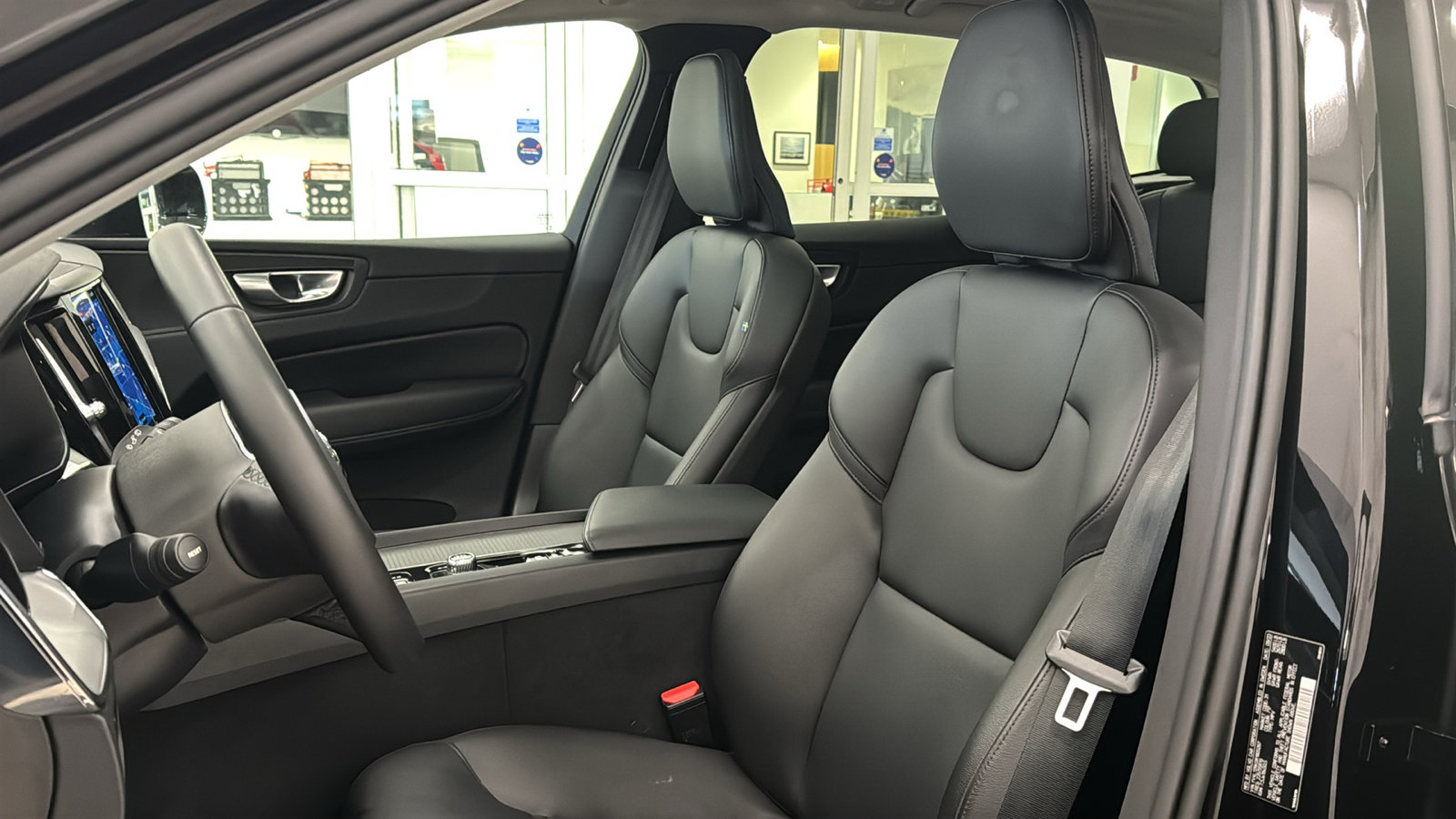 Used 2024 Volvo XC60 B5 Core w/ Climate Package AWD/4WD image 23