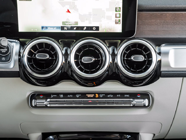 Used 2021 Mercedes-Benz GLB 250 4MATIC image 26
