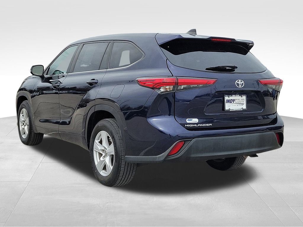 Used 2023 Toyota Highlander LE image 6