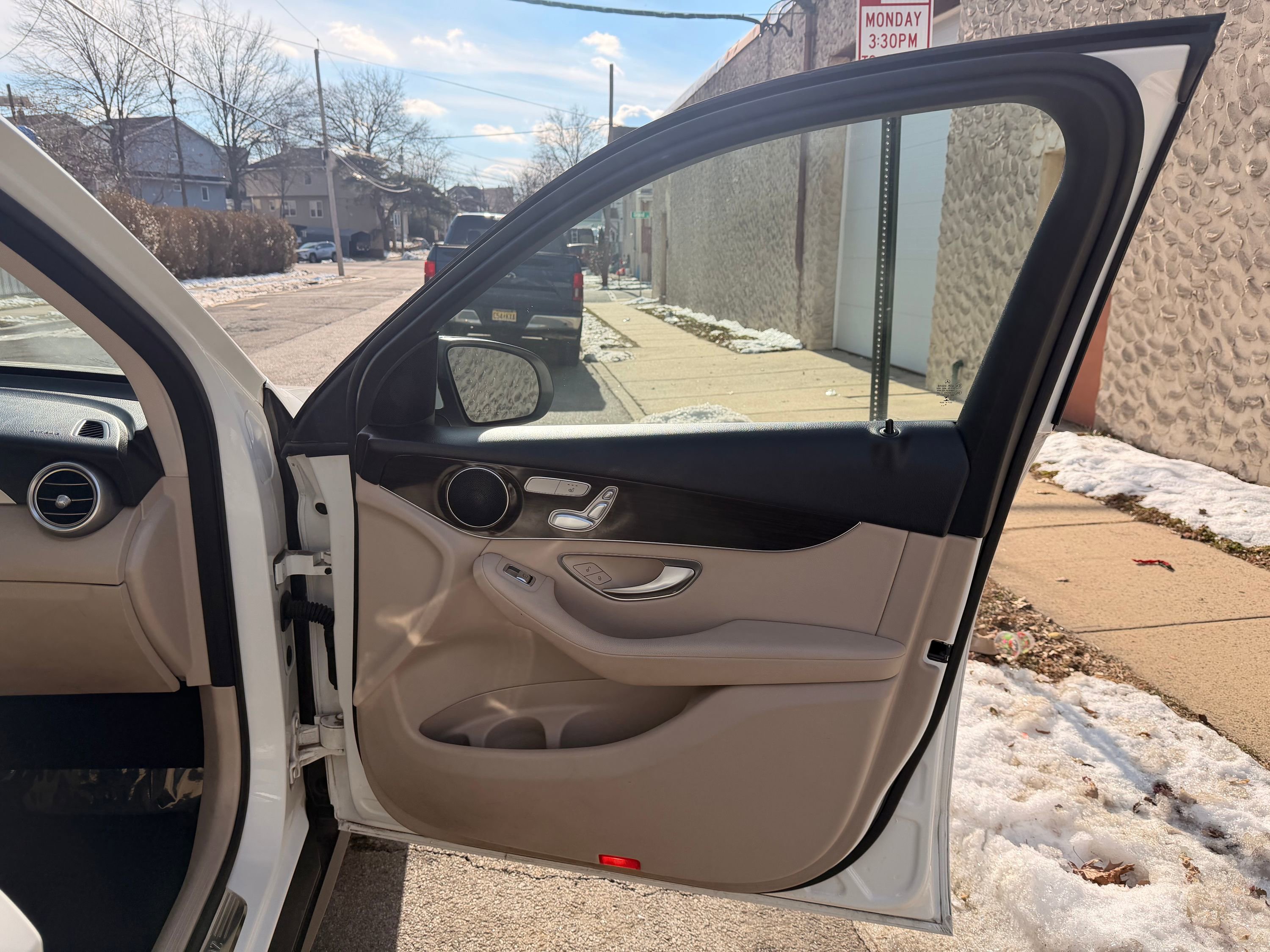 Used 2019 Mercedes-Benz GLC 300 4MATIC image 31