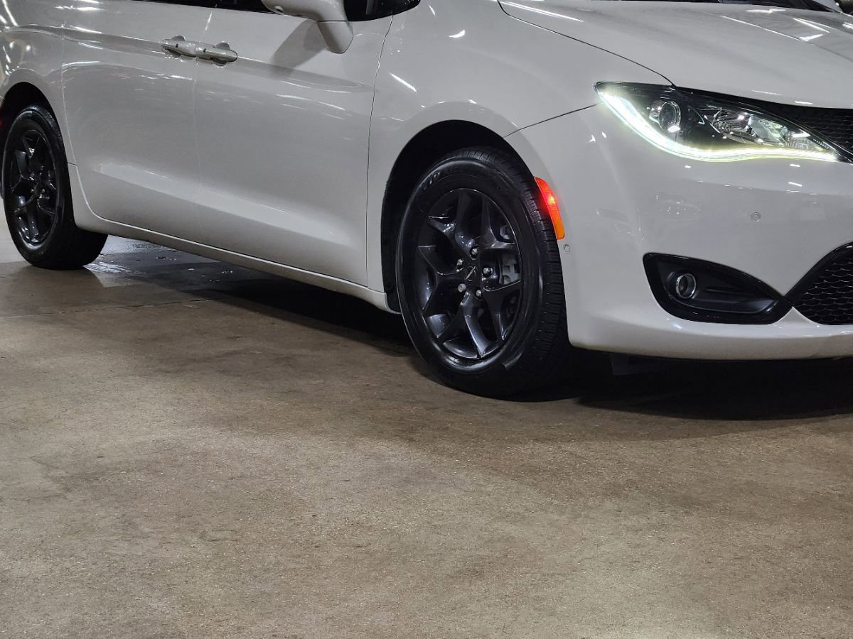 Used 2020 Chrysler Pacifica Limited w/ Advanced Safetytec Group image 16