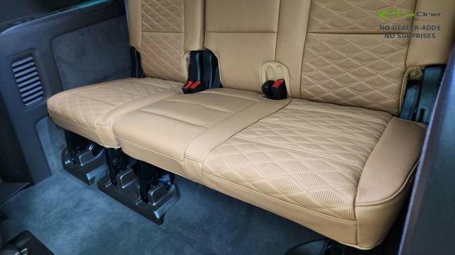 Used 2023 Cadillac Escalade ESV Premium Luxury image 32