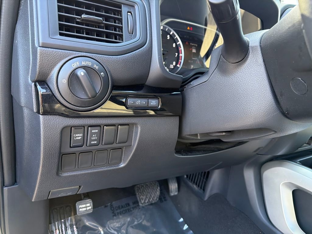Used 2024 Nissan Titan SV w/ SV Convenience Package image 20