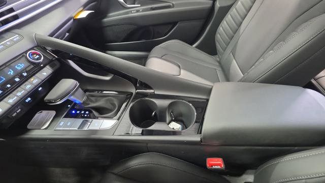 New 2026 Hyundai Elantra Limited FWD image 19