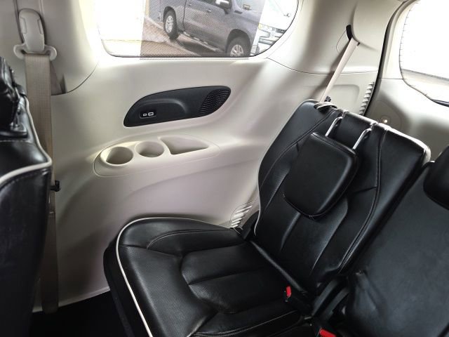 Used 2023 Chrysler Pacifica Limited FWD image 18