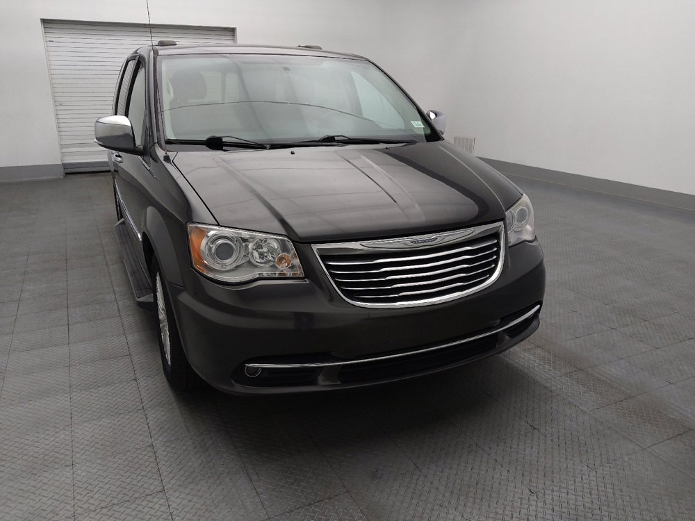 Used 2015 Chrysler Town & Country Limited Platinum FWD image 14