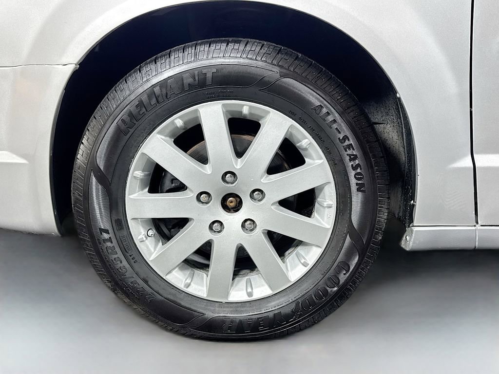 Used 2009 Chrysler Town & Country Touring image 36