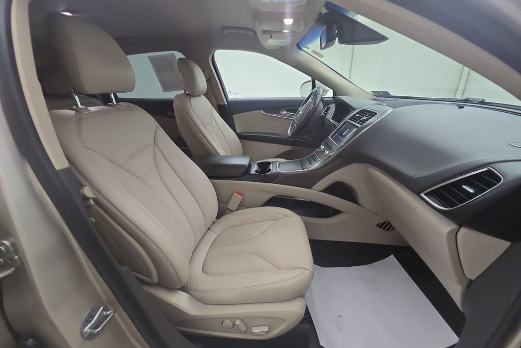 Used 2017 Lincoln MKX Select w/ Select Plus Package AWD/4WD image 28