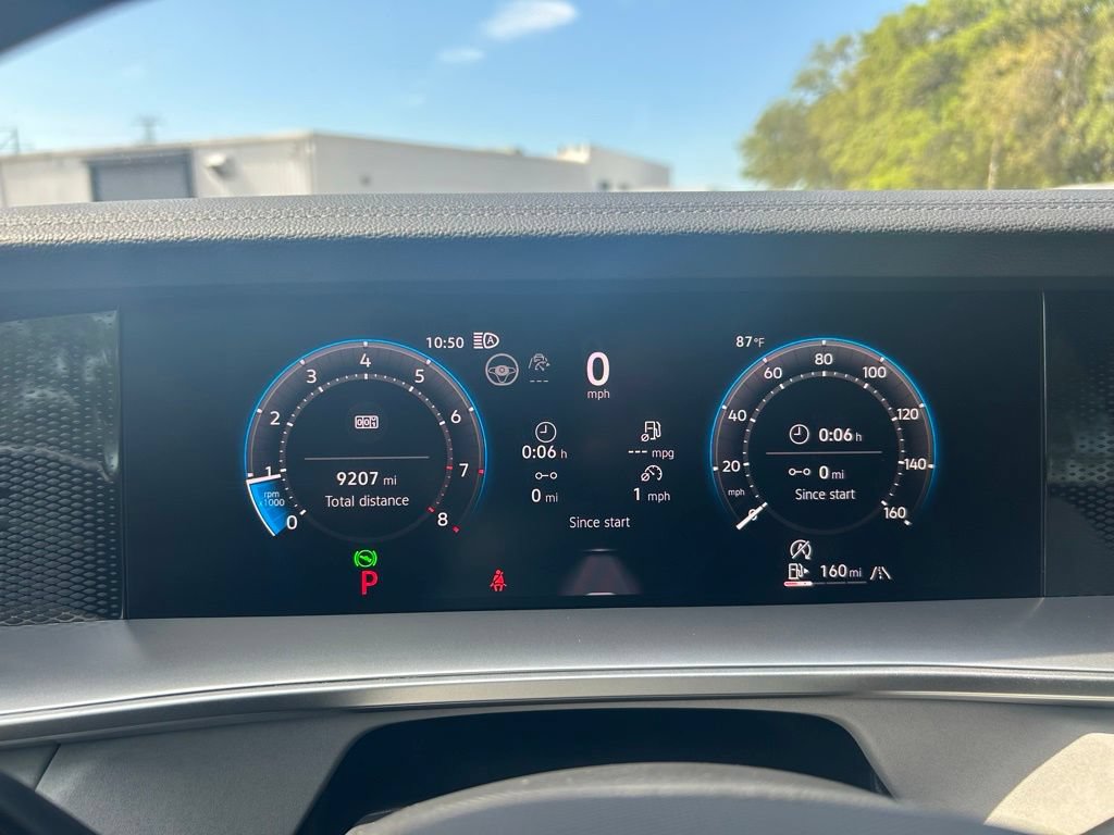 Certified 2025 Volkswagen Tiguan SE R-Line AWD/4WD image 27