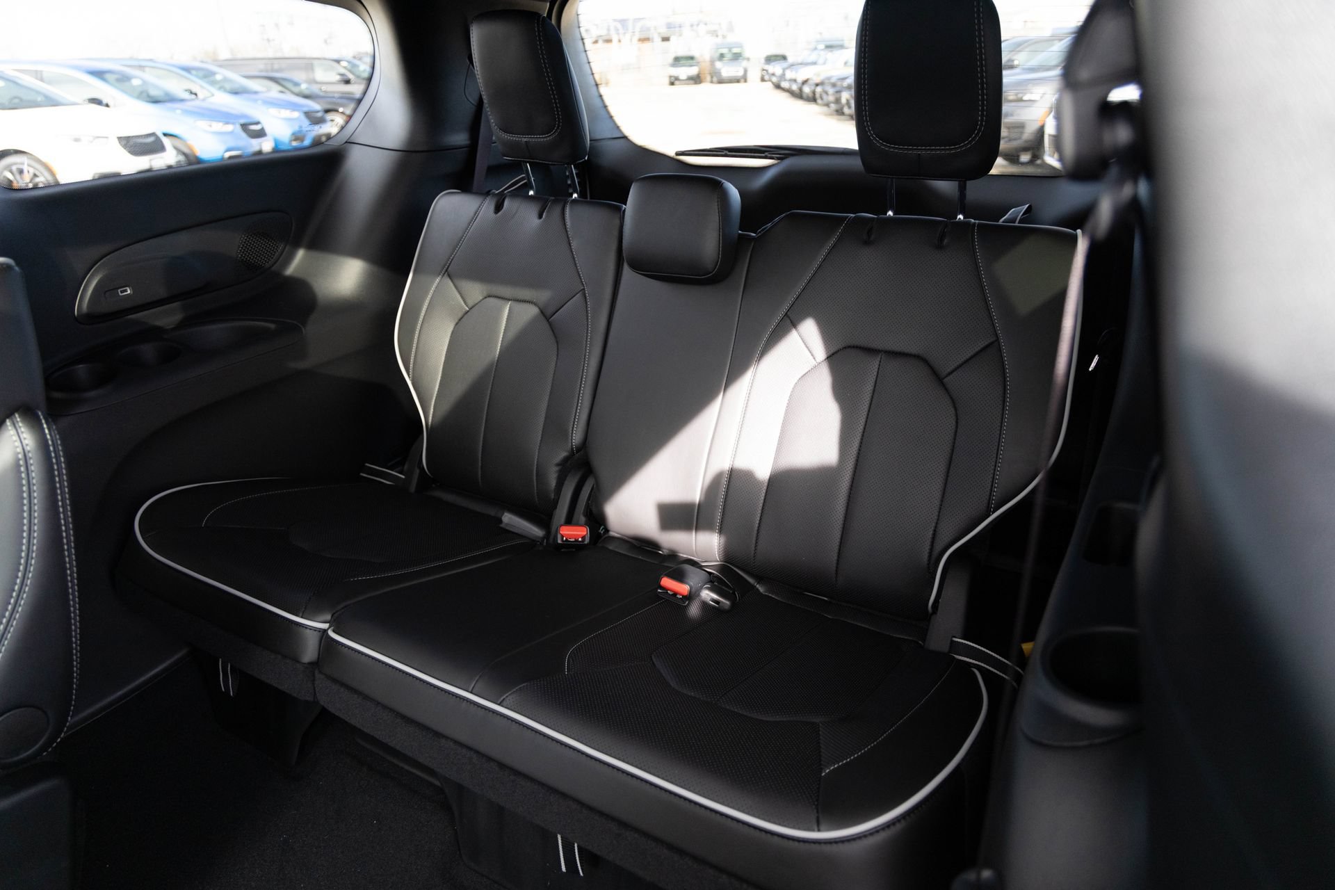 New 2026 Chrysler Pacifica Limited w/ S Appearance Package AWD/4WD image 9
