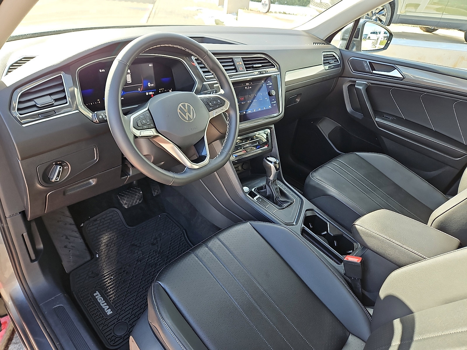 Certified 2022 Volkswagen Tiguan SE image 11