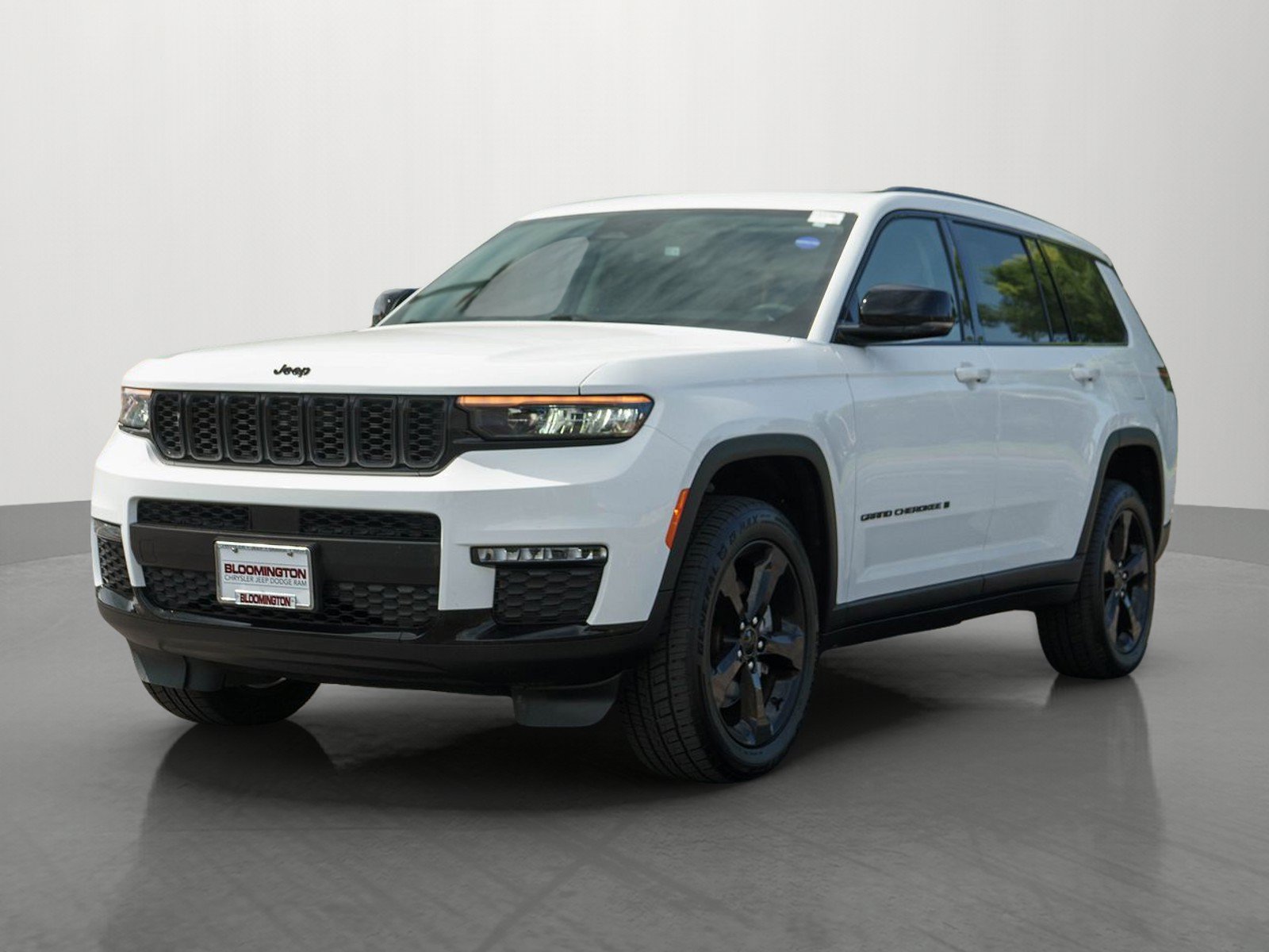 Used 2023 Jeep Grand Cherokee L Limited w/ Black Appearance Package AWD/4WD image 3