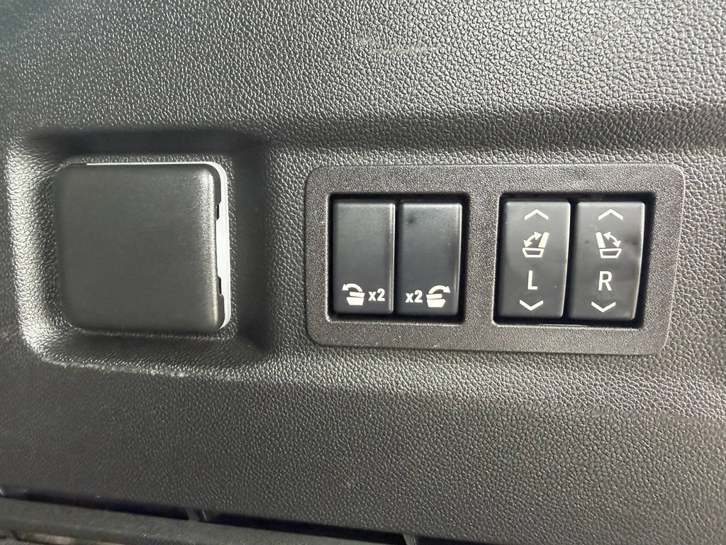 Used 2024 Chevrolet Tahoe RST w/ Luxury Package AWD/4WD image 18
