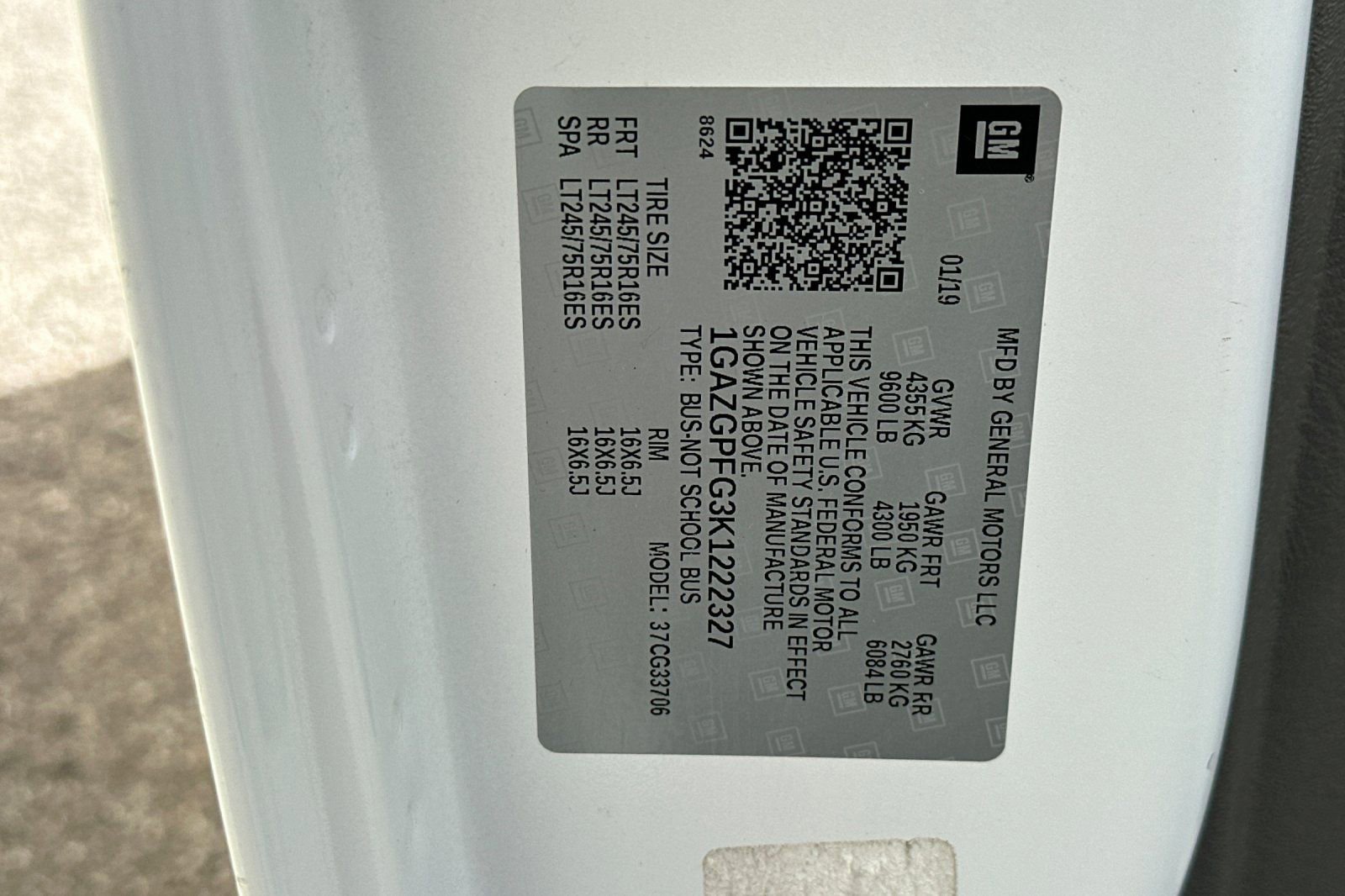 Certified 2019 Chevrolet Express 3500 LT w/ LT Preferred Equipment Group image 38