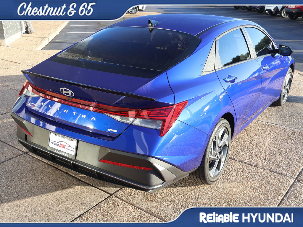 Certified 2025 Hyundai Elantra SEL FWD image 6