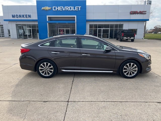 Used 2016 Hyundai Sonata Limited w/ Option Group 05 image 2