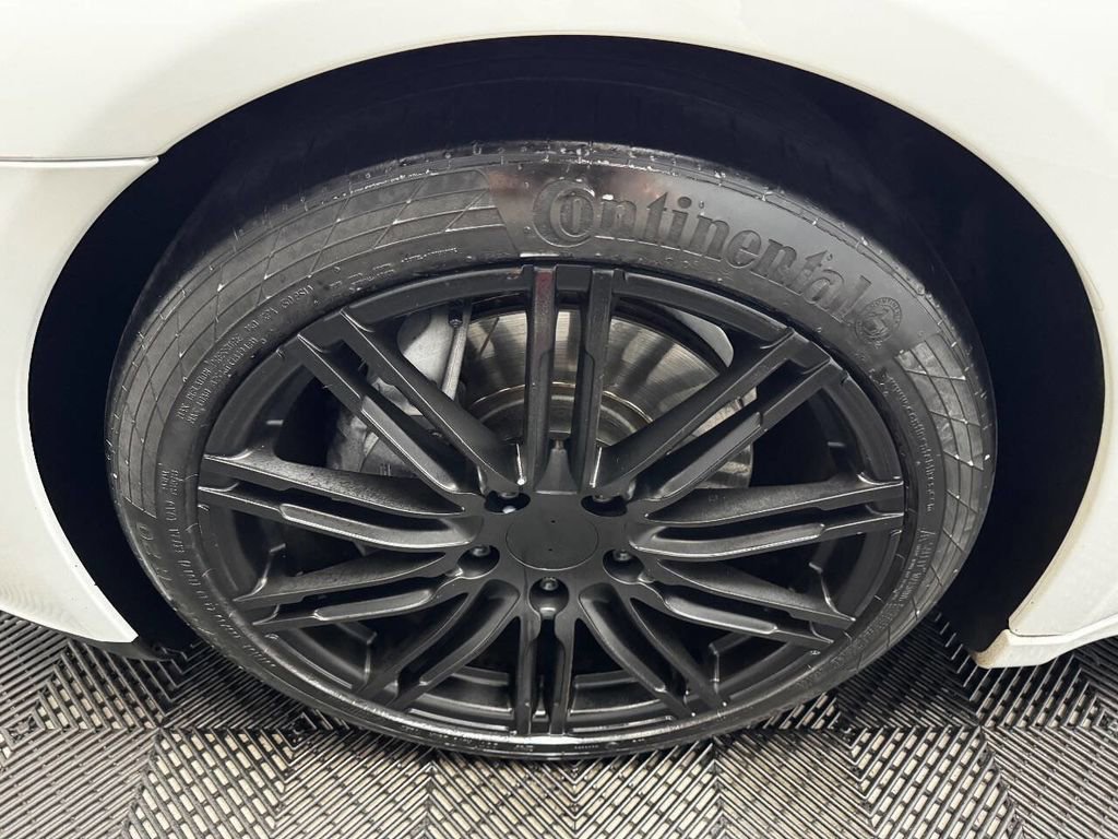 Used 2015 Porsche Panamera 4 AWD/4WD image 21