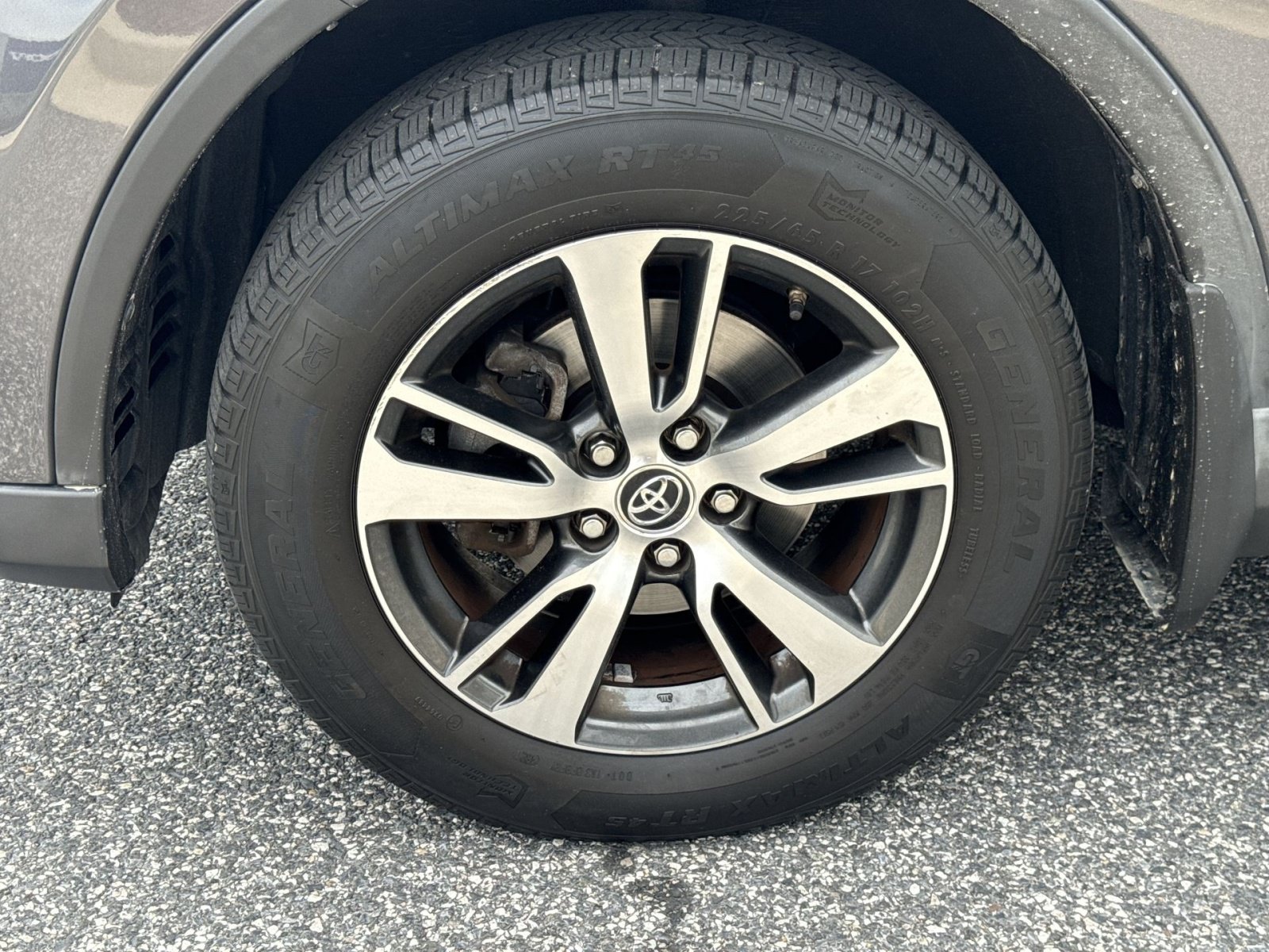 Used 2018 Toyota RAV4 XLE w/ Plus Extra Value Package AWD/4WD image 12