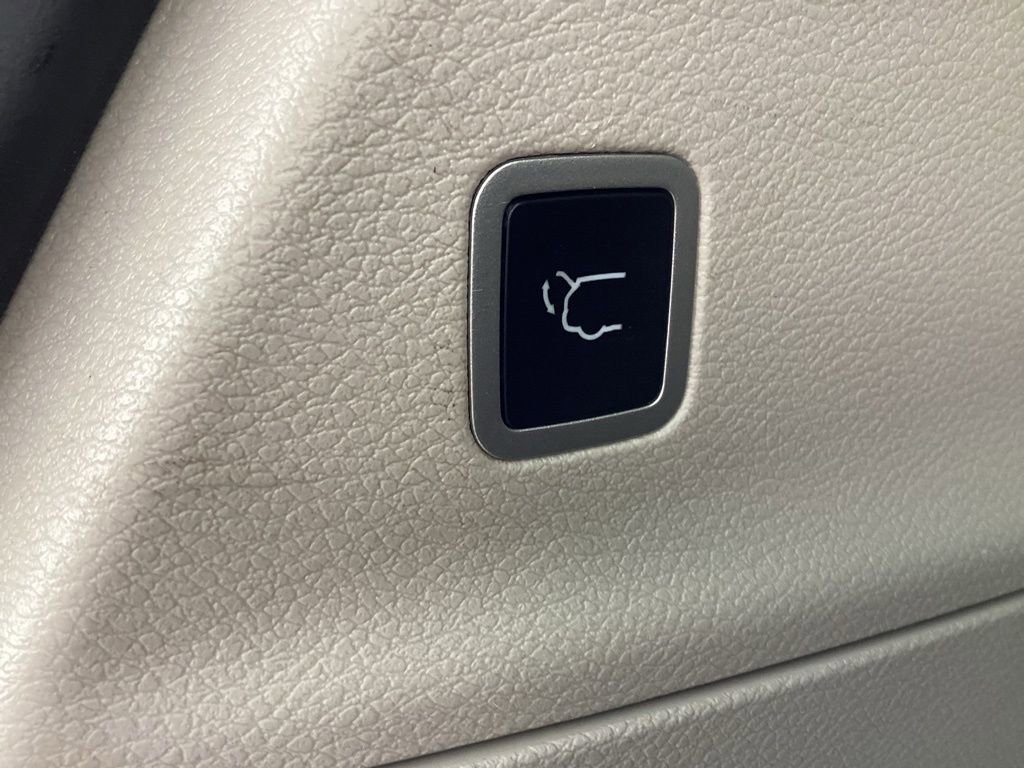 Used 2024 Chrysler Pacifica Touring-L FWD image 13